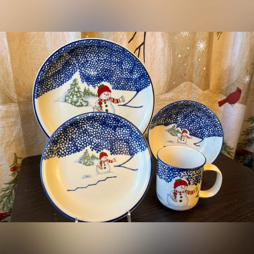 4 pc Place Setting “ Snowman” Design - Thompson Pottery - Like New
